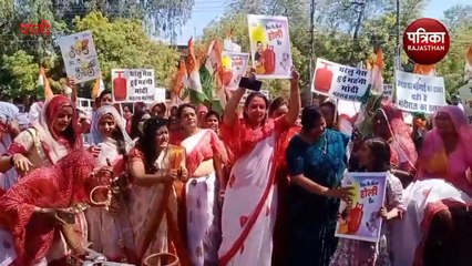 VIDEO : महिला कांग्रेस का विरोध-प्रदर्शन, किया भजन-कीर्तन