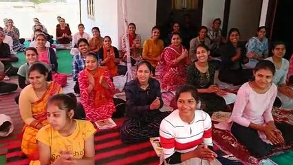 बालिकाओं व महिलाओं ने सीखी सुदर्शन क्रिया