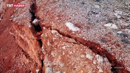 Dev kayaların vurduğu Kaşlıca köyünde iki ev ayakta kaldı