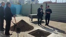 Así se bendice la primera piedra del proyecto de oficinas de Insur en Málaga.