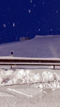 UK: Motorists stuck for hours on M62 overnight after heavy snow