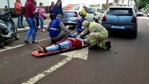 Colisão entre carro e moto deixa mulher ferida no Centro de Cascavel