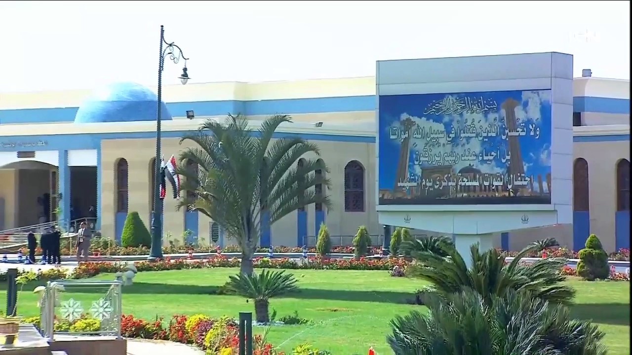 الرئيس عبد الفتاح السيسي يؤدي صلاة الجمعة في مسجد المشير طنطاوي بمناسبة "يوم الشهيد"