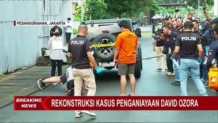 Momen Mario Berikan Contoh Gerakan Push-Up yang Benar ke David