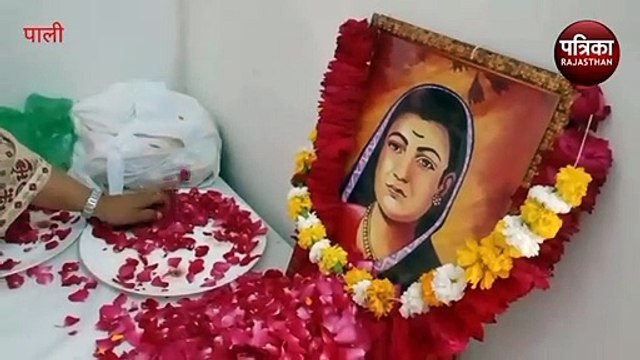 VIDEO : होली खेलने जुटी महिला कांग्रेस कार्यकर्ता, फिर तो खूब उड़ी गुलाल