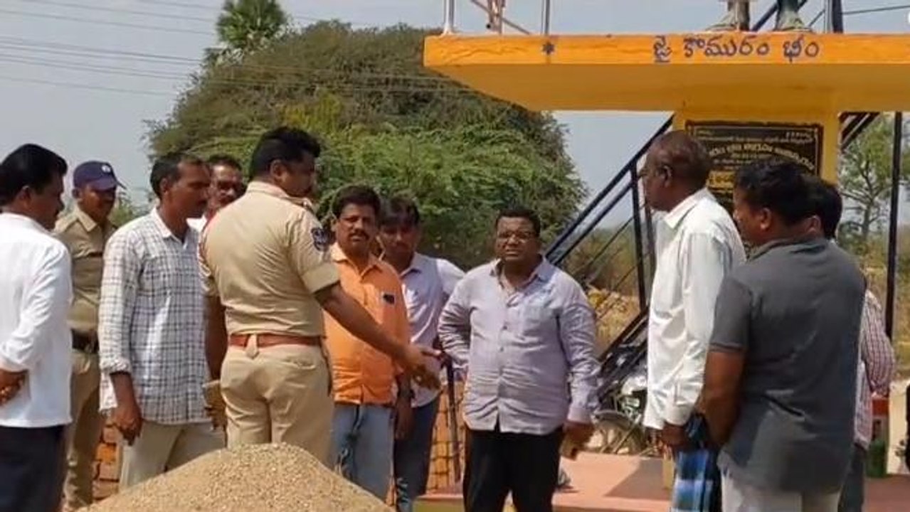 ఆర్మూర్: ఇరు వర్గాల మధ్య వాగ్వాదం