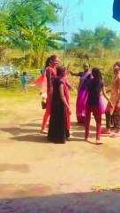 डीजे के धुन में थिरके महिलाएं