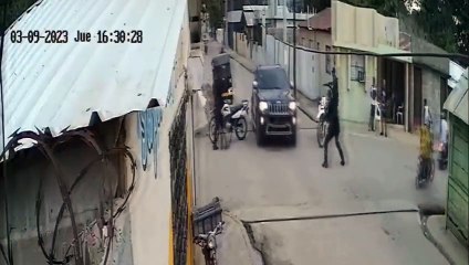 Policías disparan por "confusión" contra yipeta de doctora en Mao