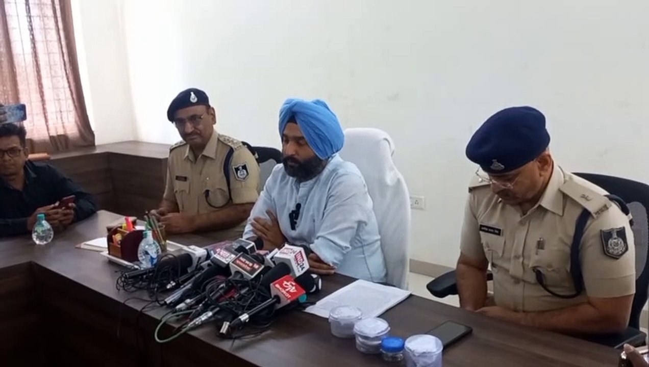 -सराफा चौक पर जेवर बेचने की फिराक में यहां पुलि...