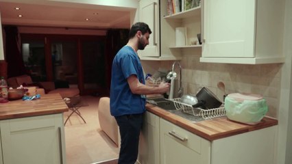 انخفاض أجور الأطباء في بريطانيا يدفعهم للبحث عن مهنة أخرى