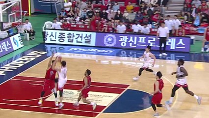 '김선형 더블더블' SK, 현대모비스에 대역전승 3위 수성 / YTN