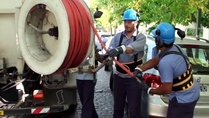1 de 2. Obstrucción Cloacal en La Plata.Uso de Equipo Hidroyet + Aspirador.Operativo de Cuadrilla de Cloacas.