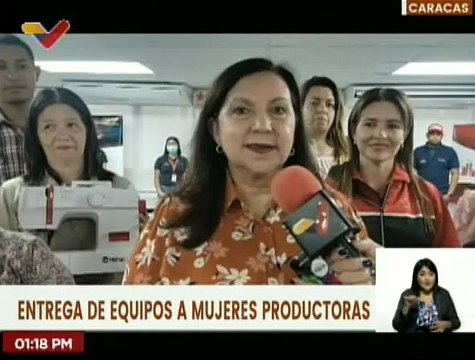 Alcaldesa de Caracas, Carmen Meléndez hace entrega de máquinas de coser a más de 30 emprendedoras