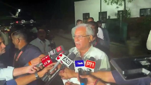 प्रधानमंत्री ने मुख्यमंत्री भूपेश बघेल से कहा कि हमने होली पर फाग गाते हुए देखा आपको