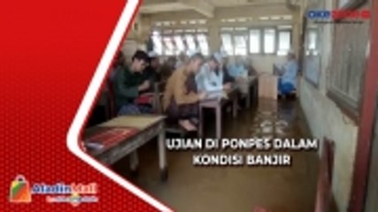 Banjir Terjang Pondok Pesantren di Banjar, Santri Tetap Laksanakan Ujian dengan Kaki Terendam Air
