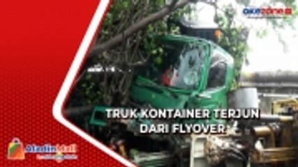 Truk Kontainer di Semarang Terjun dari Flyover Menyeret Motor