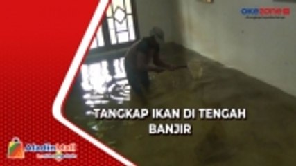 Hindari Stres karena Banjir, Warga di Kudus Tangkap Ikan