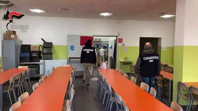Mene scolastiche, cibi non tracciati e corpi estranei: molte irregolarità tra Palermo, Agrigento e Catania