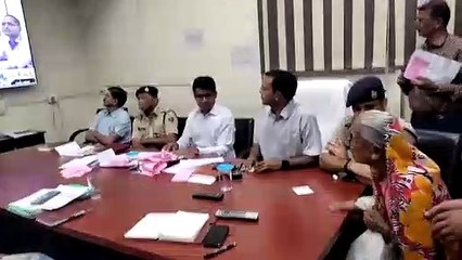 त्रि-स्तरीय जन सुनवाईजिला कलक्टर ने सुनी समस्याएं