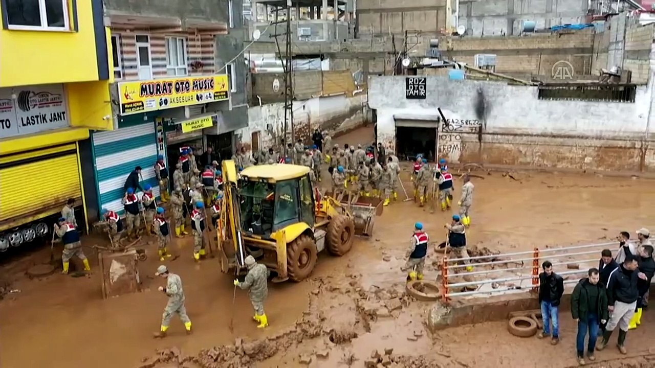 Şanlıurfa'da selin etkisi havadan görüntülendi! Şehir sular altında