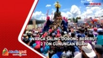 Warga Saling Dorong Berebut 2 Ton Gunungan Buah di Jombang