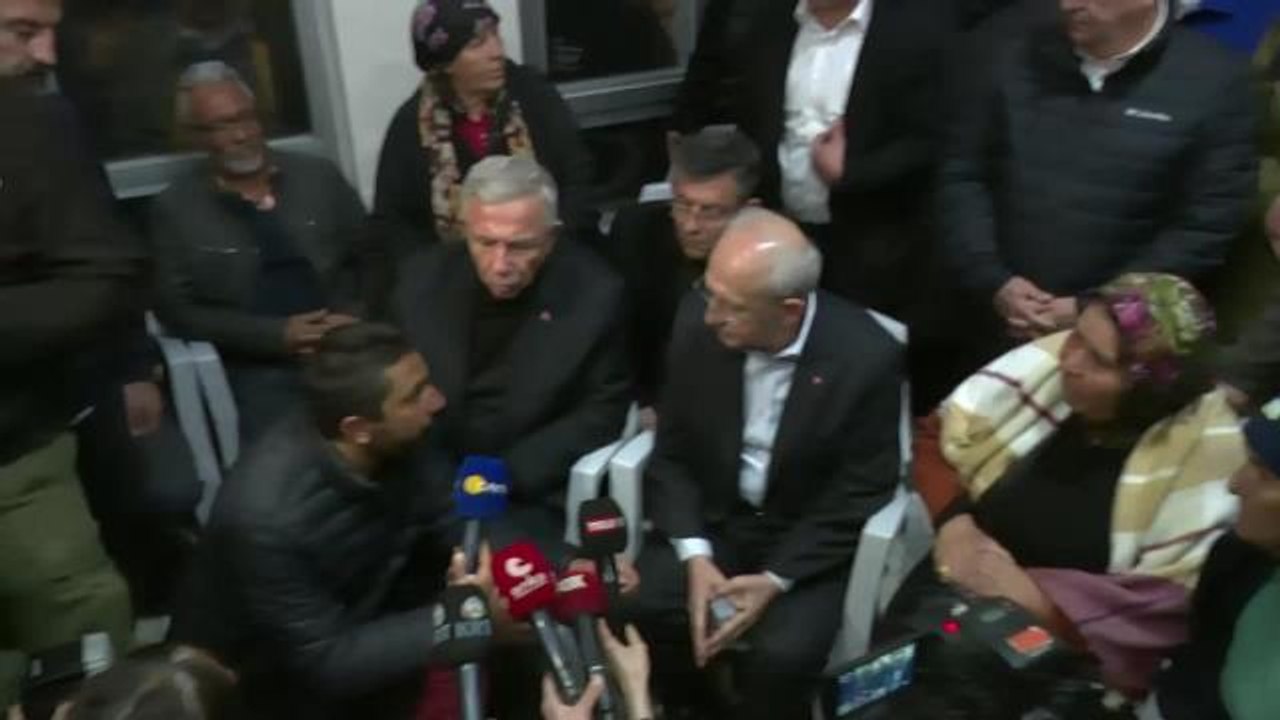 Kılıçdaroğlu'nun Nurhak'ta Dinlediği Depremzede: "1 Ay Oldu. Bıktık Artık. Bize Nurhak Diye Yardım Vermiyorlar"