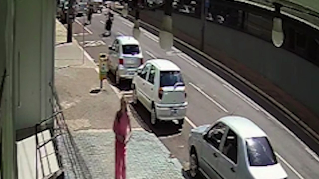 Câmera registra acidente em que homem foi detido sem habilitação