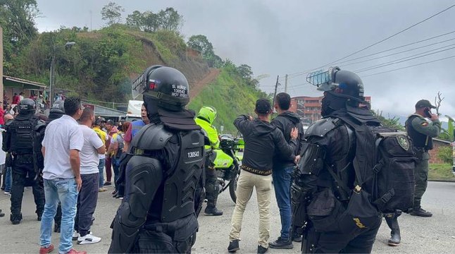 Video: Policía levantó el paro de mineros en las vías del Bajo Cauca antioqueño