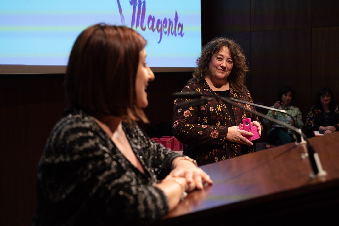 'Público' recibe el premio a Mejor Medio de Comunicación 2023 otorgado por la asociación Blanco, Negro y Magenta