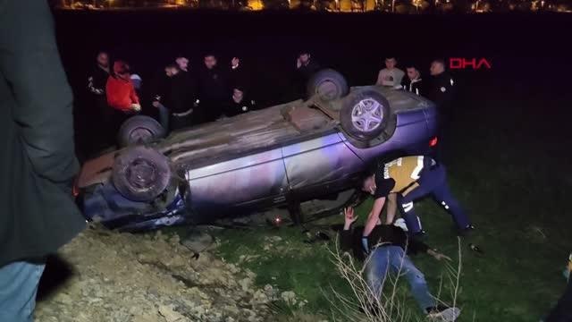 KAFA KAFAYA ÇARPIŞAN OTOMOBİL VE ELEKTRİKLİ BİSİKLET TARLAYA UÇTU 2 YARALI