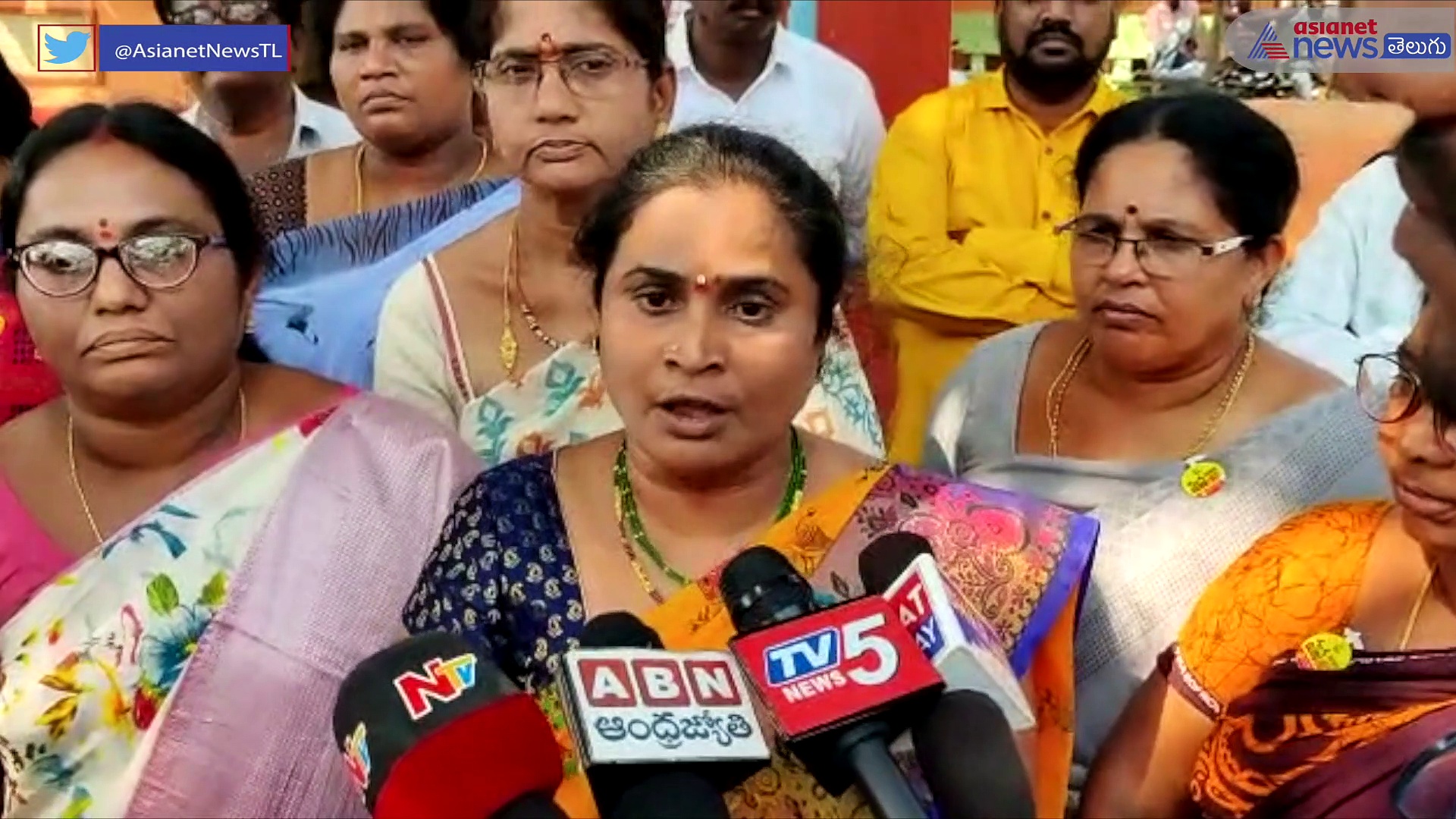 వైసీపీ సోషల్ మీడియా కార్యకర్త పై టీడీపీ మహిళా విభాగం పిర్యాదు 