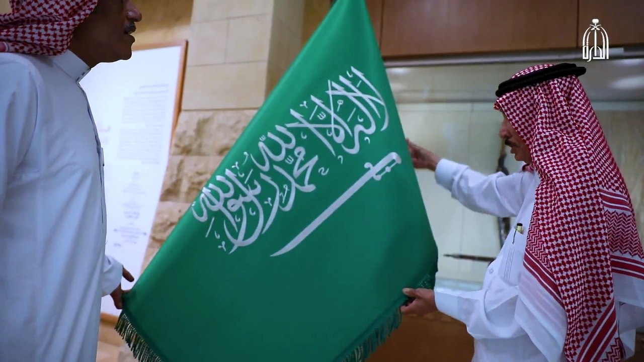 وفاة صالح المنصوف خطاط الشهادتين بالعلم السعودي