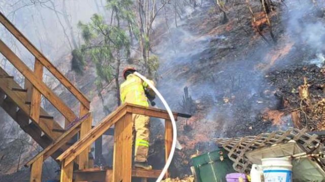 강원 홍천에서 산불 발생...헬기 투입 1시간 만에 진화 / YTN