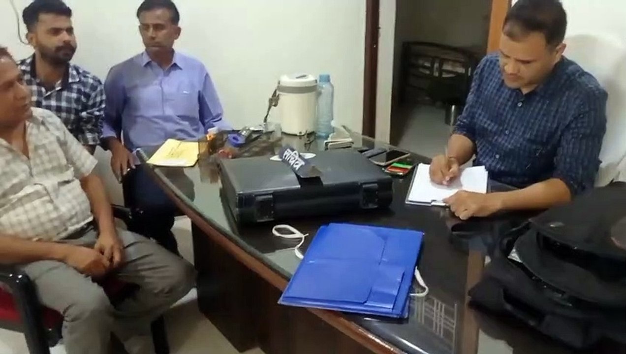 वेश बदल की घुसी एसीबी, रिश्वतखोर सचिव दबोचा