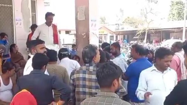 देवरिया: सड़क दुर्घटना में युवक की मौत, परिजनों में मची चीख पुकार