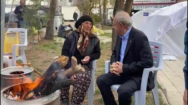 Kılıçdaroğlu, Deprem Bölgesinde Geceyi Çadırda Geçirdi… Günün İlk Saatlerinde Dinlediği Kalp Hastası Depremzede: Torunlarıma Sahip Çık