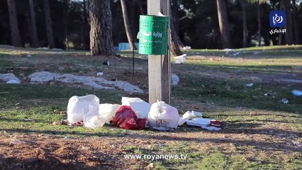 أكوام نفايات خلفها مرتادو متنزهي غمدان وعمان دون وازع