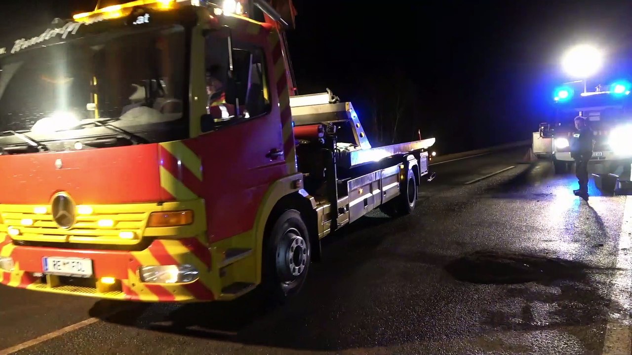 Auto krachte in Musau frontal in Lkw: Zwei Verletzte