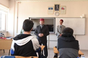 KARATAY BELEDİYESİ, İSTİKLAL MARŞI'NIN YAZILIŞI VE KABULÜ SÜRECİNİ ÇAT KAPI TİYATRO OYUNUYLA ANLATTI