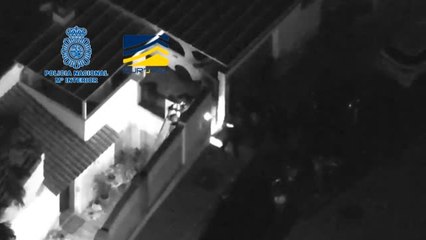 Скачать видео: La Policía Nacional detiene en Málaga a un fugitivo lituano buscado por tráfico de drogas