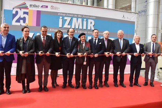 İZMİR KİTAP FUARI, 25'İNCİ KEZ KAPILARINI AÇTI