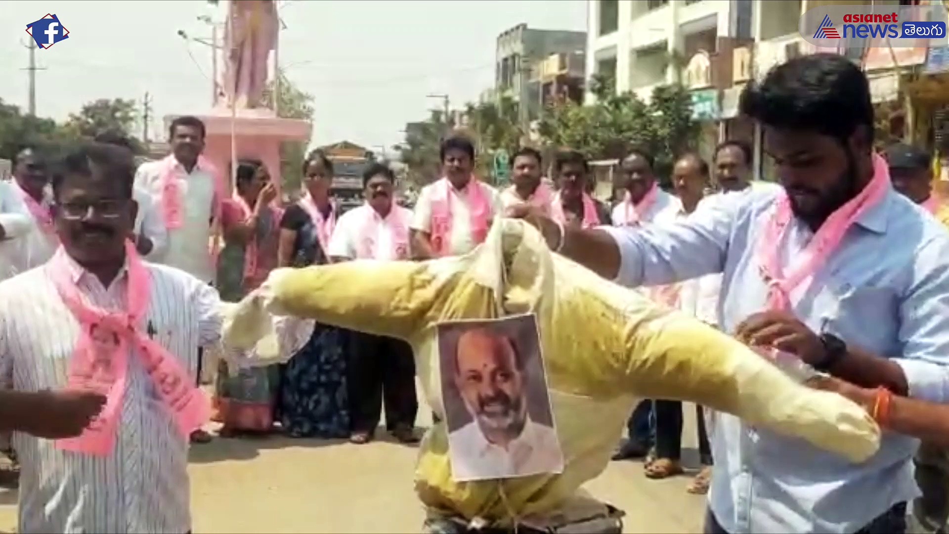 రాజన్న సిరిసిల్ల జిల్లా లో బండి సంజయ్ దిష్టిబొమ్మను దగ్ధం చేసిన  బిఆర్ఎస్ నాయకులు