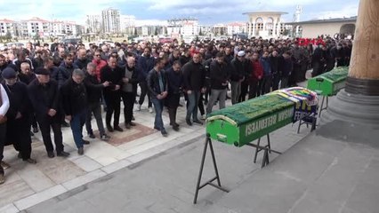 EHLİYETSİZ SÜRÜCÜ PARK HALİNDEKİ ARAÇLARA ÇAPTI, YANINDAKİ ARKADAŞI ÖLDÜ