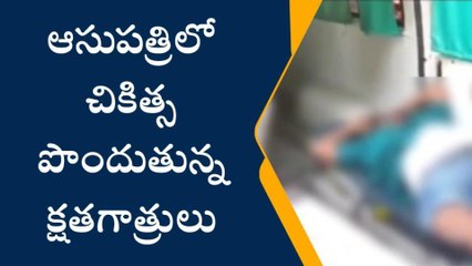 మంథని: ట్రాక్టర్ బోల్తా.. వెనుక వస్తున్న కారు, బైక్ ఢీ