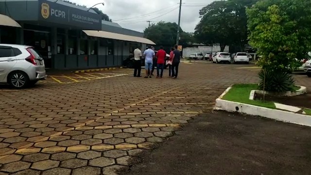 Familiares de jovem assassinado vão ao IML para liberar corpo