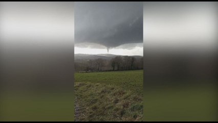 Le immagini del tornado che si è abbattuto su un paesino francese