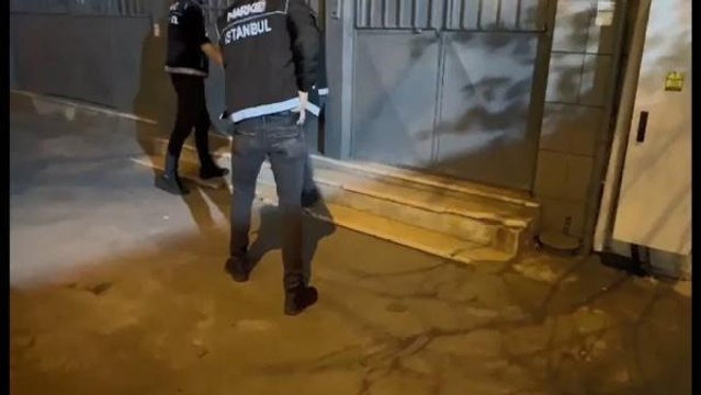 ÜMRANİYE'DE UYUŞTURUCU OPERASYONU: 241 KİLOGRAM ESRAR, BİN 550 KÖK KENEVİR ELE GEÇİRİLDİ