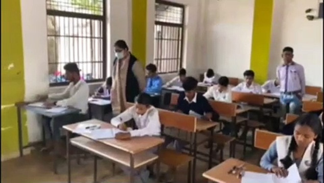 हायर सेकेंडरी जीवविज्ञान की परीक्षा में 49 परीक...