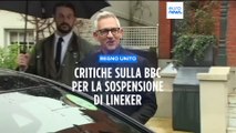 Critiche contro la Bbc per la sospensione dell'ex giocatore Lineker