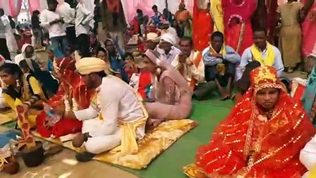 सात जोड़ों ने नहीं किया विवाह' 157 ने थामा एक-द...